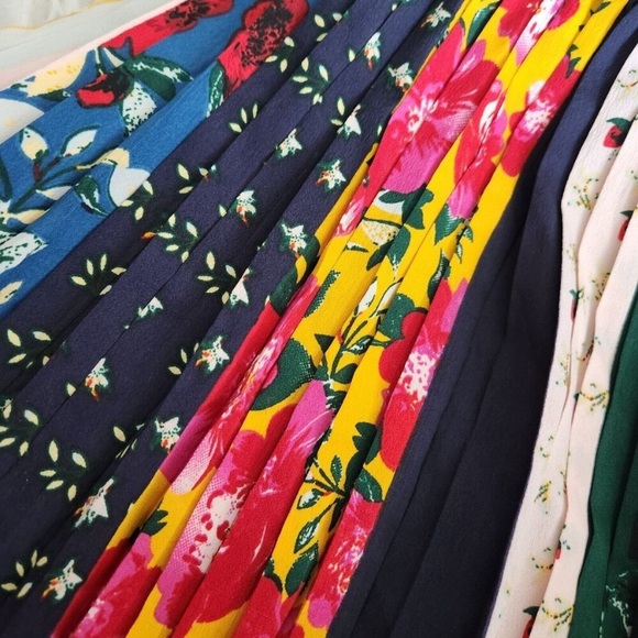 Anthropologie mixed print floral pleated boho elegant midi satin silk skirt - Picture 5 of 12